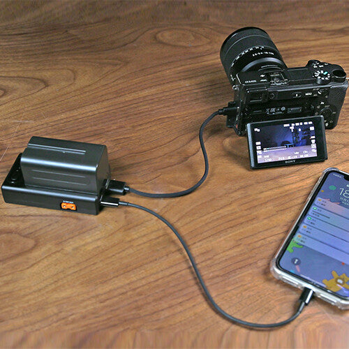 Cargador de baterías multifuncional NPF Ulanzi NP-F01, para una carga rápida de las baterías de la serie Sony NP-F: F550, F570 y F970. Perfecto para fotógrafos y camarógrafos en movimiento.